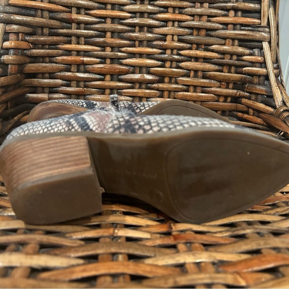 Lucky Brand Tabea Snakeskin Slip On Ankle Booties Size 7.5 - Picture 7 of 11